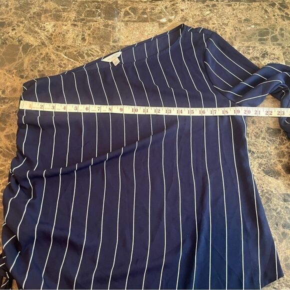 Belle Sky One Shoulder Pinstripe Blouse Size Large Blue & White - Picture 3 of 10